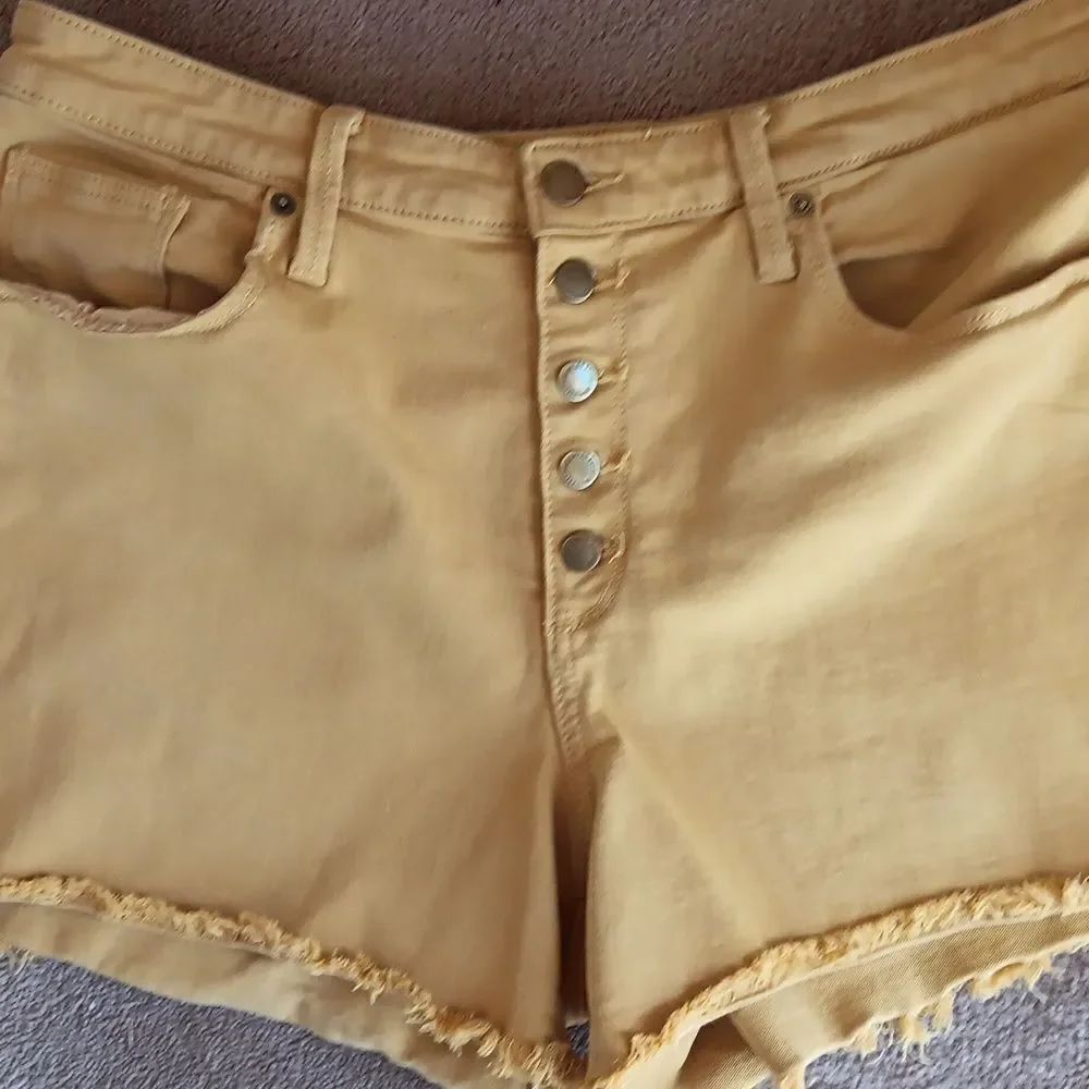 Universal Thread Hi Rise Midi Mustard Shorts - Picture 3 of 8